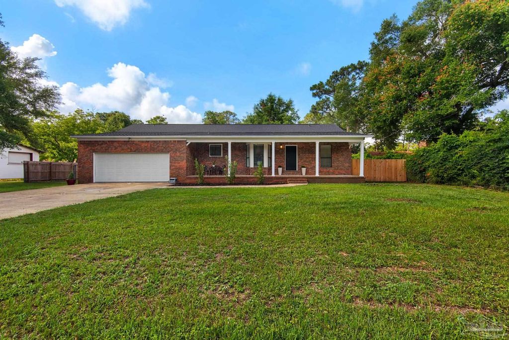 5699 Crestwood Dr, Milton, FL 32571