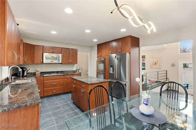 5088 Stansbury Drive, Solon, OH 44139