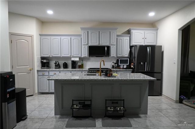 2303 N 26th Drive, Hidalgo, TX 78557