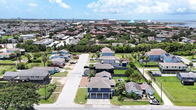 6902 Avenue P, Galveston, TX 77551
