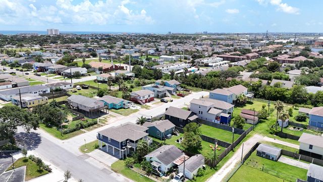 6902 Avenue P, Galveston, TX 77551