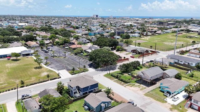 6902 Avenue P, Galveston, TX 77551