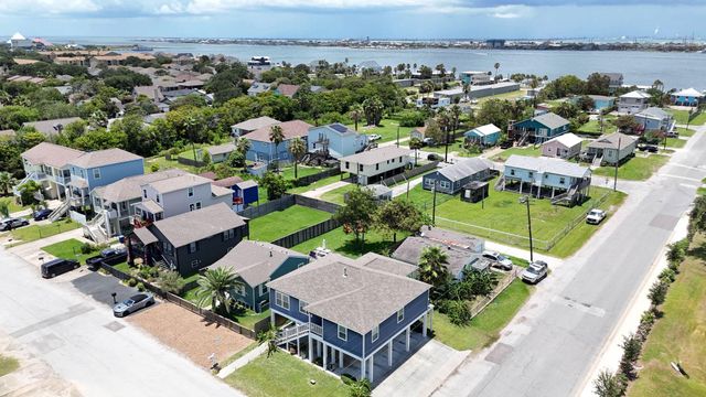 6902 Avenue P, Galveston, TX 77551
