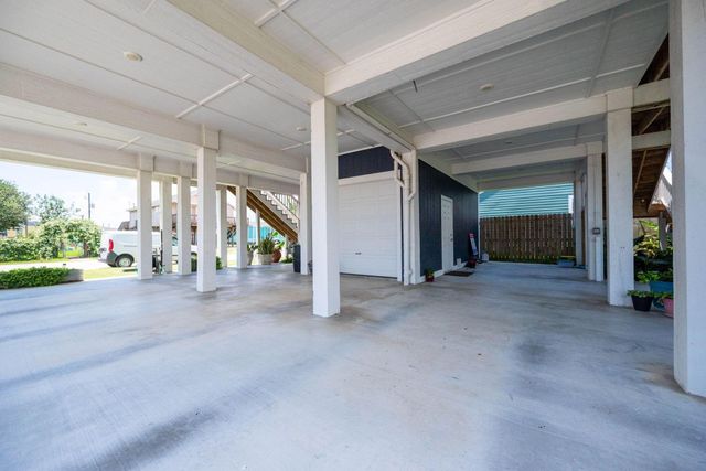 6902 Avenue P, Galveston, TX 77551