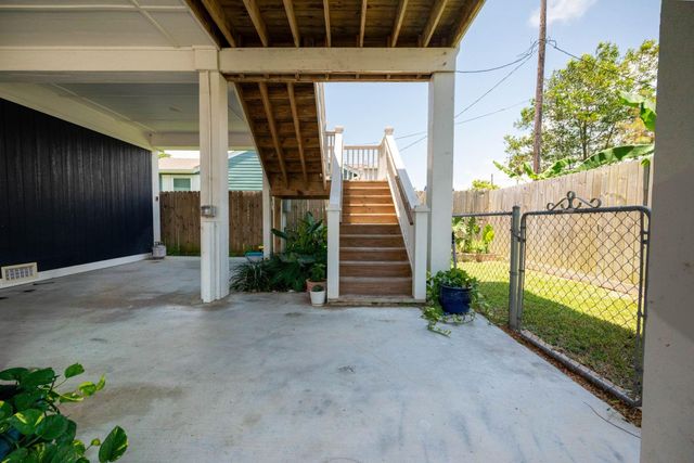 6902 Avenue P, Galveston, TX 77551