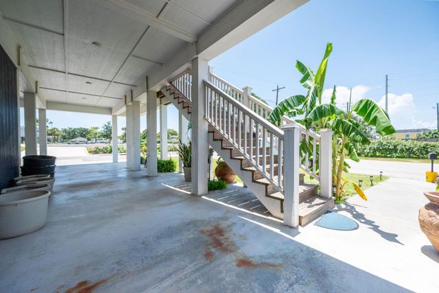 6902 Avenue P, Galveston, TX 77551