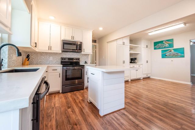6902 Avenue P, Galveston, TX 77551
