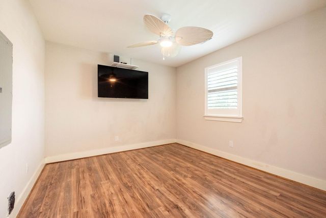 6902 Avenue P, Galveston, TX 77551