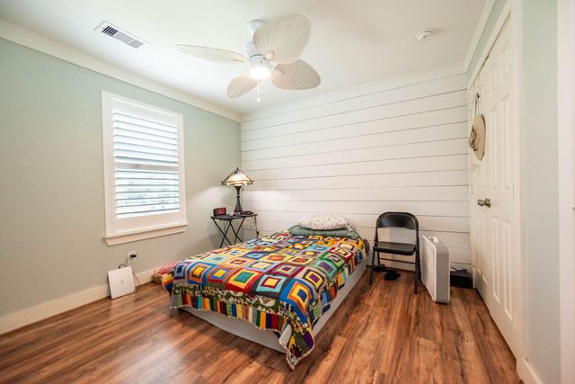 6902 Avenue P, Galveston, TX 77551