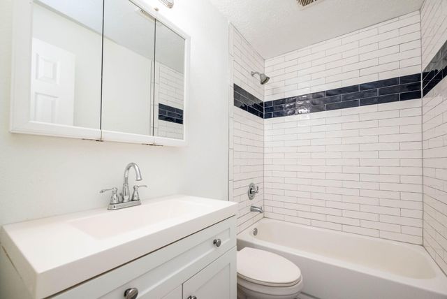 6902 Avenue P, Galveston, TX 77551