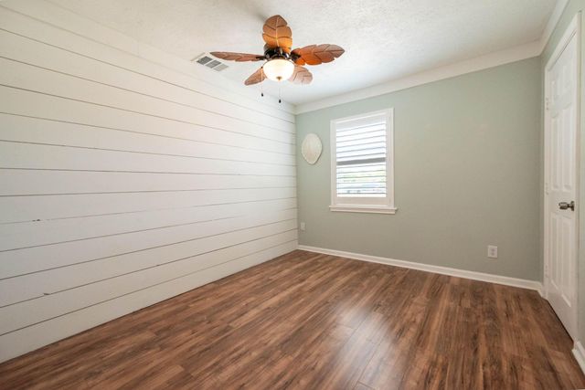 6902 Avenue P, Galveston, TX 77551