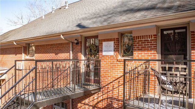 46 Hillside Avenue, Eureka Springs, AR 72632