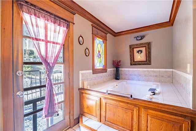 46 Hillside Avenue, Eureka Springs, AR 72632