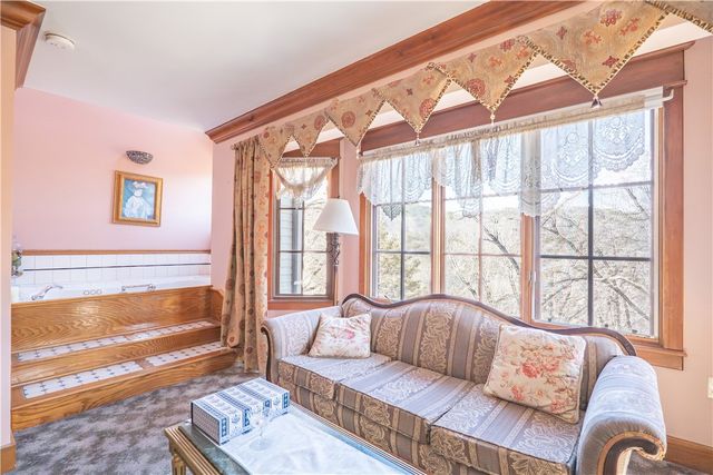 46 Hillside Avenue, Eureka Springs, AR 72632