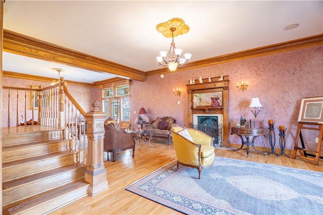 46 Hillside Avenue, Eureka Springs, AR 72632