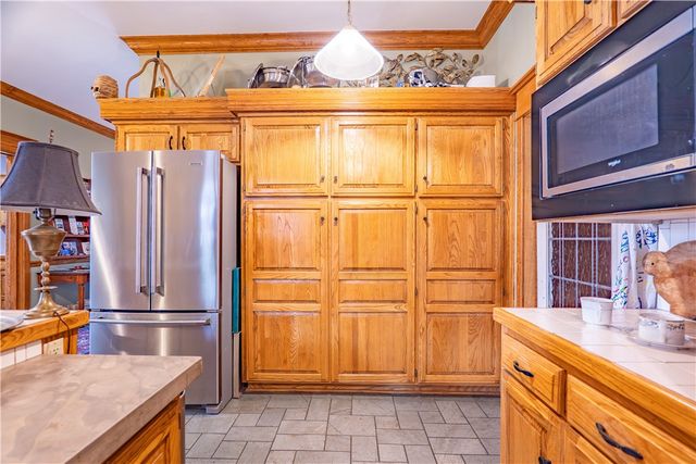 46 Hillside Avenue, Eureka Springs, AR 72632