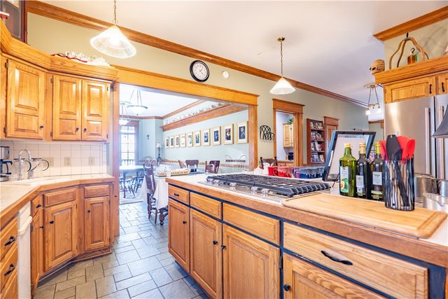 46 Hillside Avenue, Eureka Springs, AR 72632