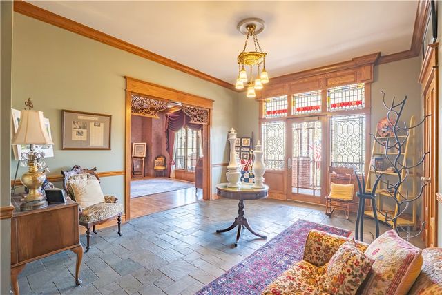 46 Hillside Avenue, Eureka Springs, AR 72632