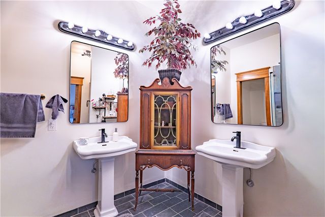 46 Hillside Avenue, Eureka Springs, AR 72632