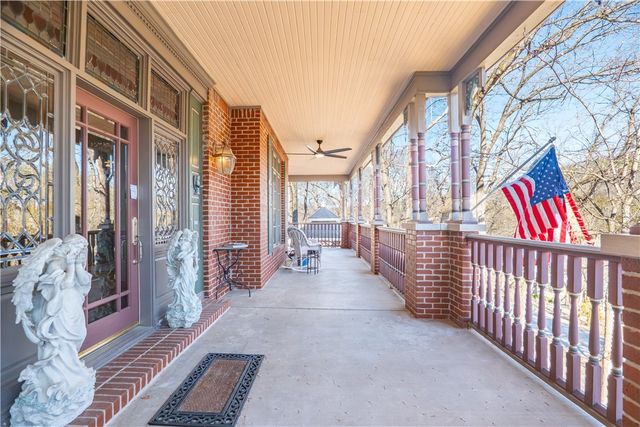 46 Hillside Avenue, Eureka Springs, AR 72632