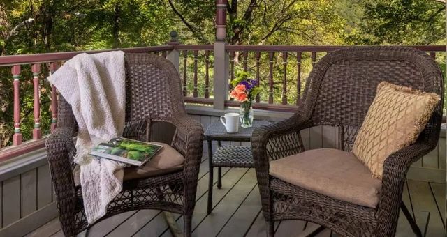 46 Hillside Avenue, Eureka Springs, AR 72632