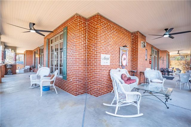 46 Hillside Avenue, Eureka Springs, AR 72632