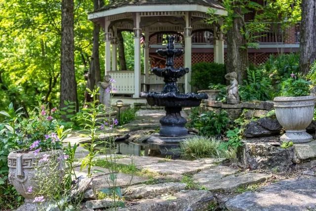 46 Hillside Avenue, Eureka Springs, AR 72632