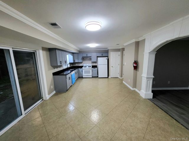 17 Blanchard Street, Middletown, NY 10940