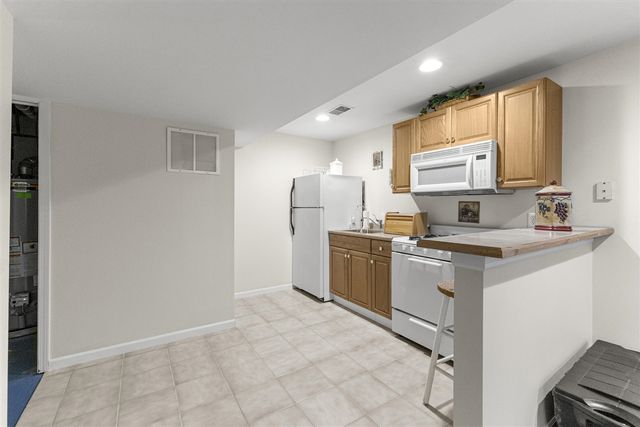 29705 Lacy Drive 77, Westland, MI 48186