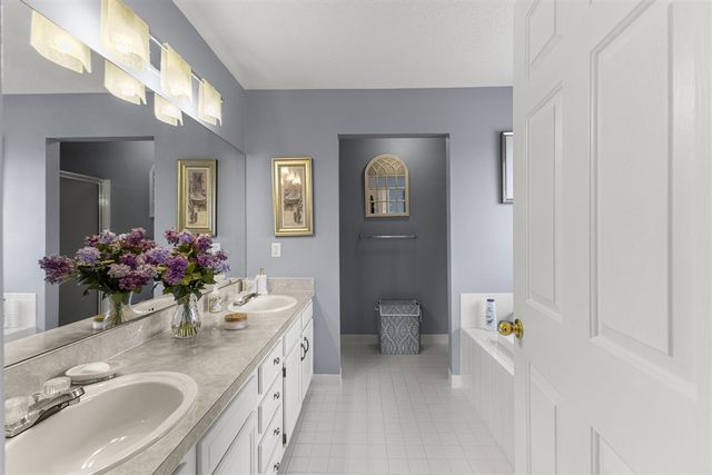 29705 Lacy Drive 77, Westland, MI 48186