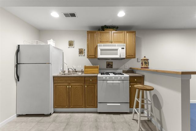 29705 Lacy Drive 77, Westland, MI 48186