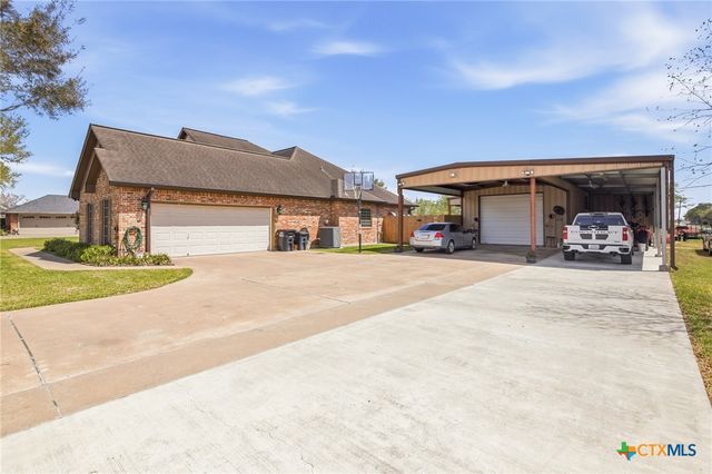 14 Park Lane, Victoria, TX 77904