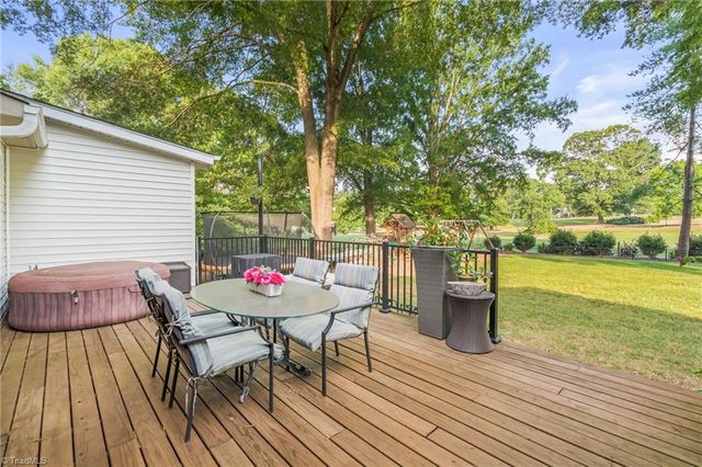 223 Ivy Circle, Advance, NC 27006