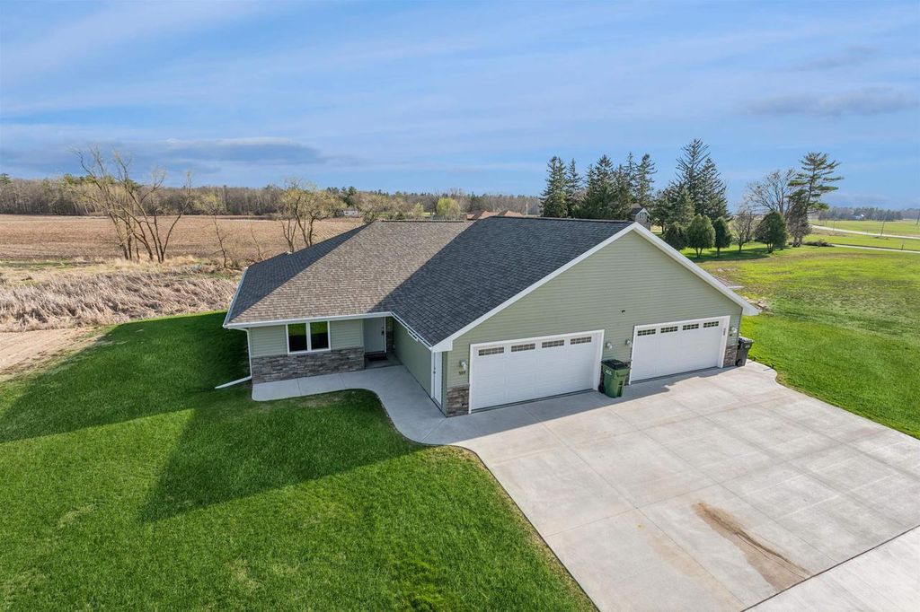 559 SUMMER DRIVE, Brillion, WI 54110