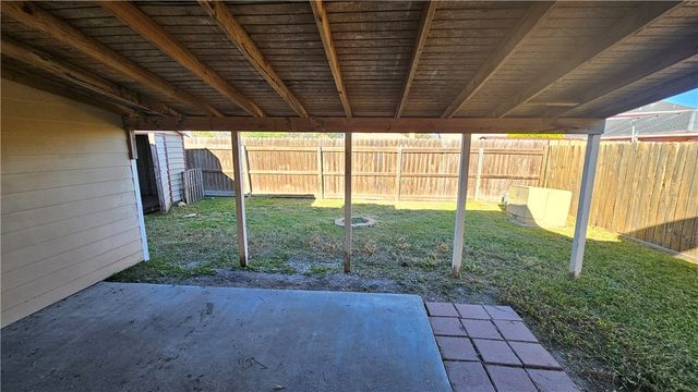 2534 Cresterrace Dr, Corpus Christi, TX 78415