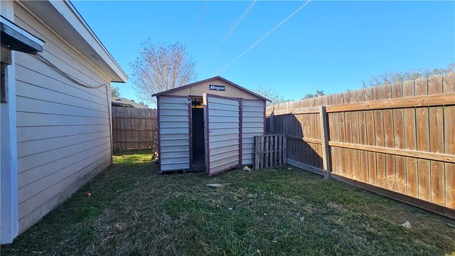 2534 Cresterrace Dr, Corpus Christi, TX 78415