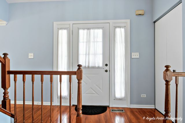 303 College Crossing, Rolling Meadows, IL 60008