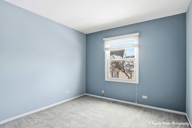 303 College Crossing, Rolling Meadows, IL 60008