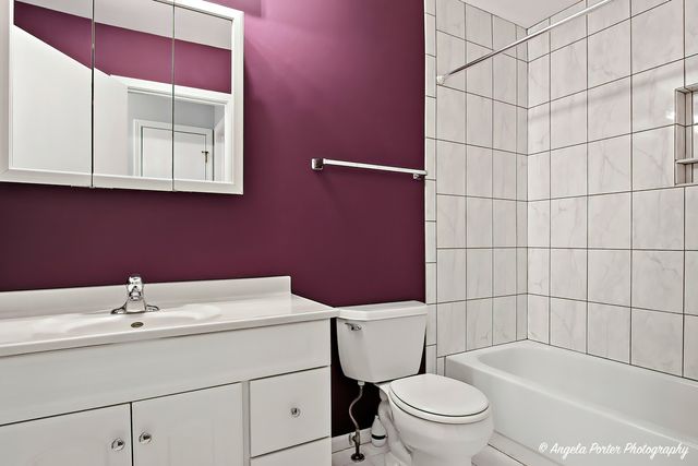 303 College Crossing, Rolling Meadows, IL 60008