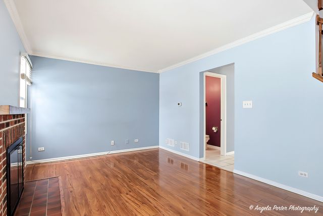 303 College Crossing, Rolling Meadows, IL 60008