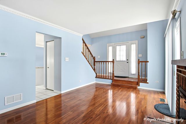 303 College Crossing, Rolling Meadows, IL 60008