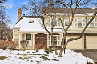 303 College Crossing, Rolling Meadows, IL 60008