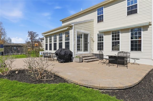 7609 Whispers Lane, Ontario, NY 14519