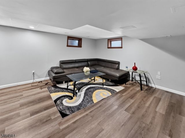 615 Lindegar St, Linden City, NJ 07036