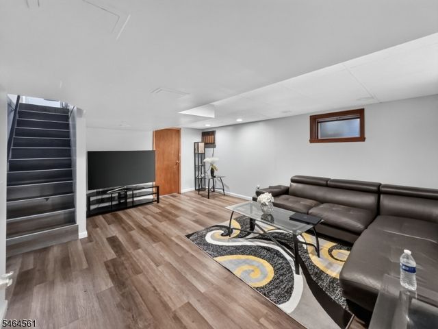 615 Lindegar St, Linden City, NJ 07036