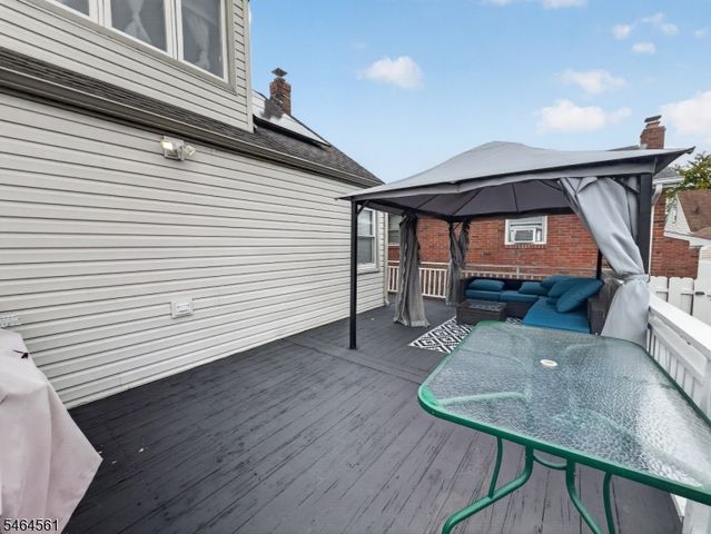 615 Lindegar St, Linden City, NJ 07036