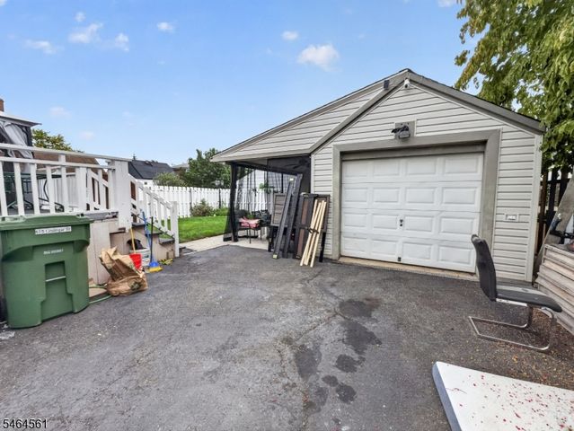 615 Lindegar St, Linden City, NJ 07036