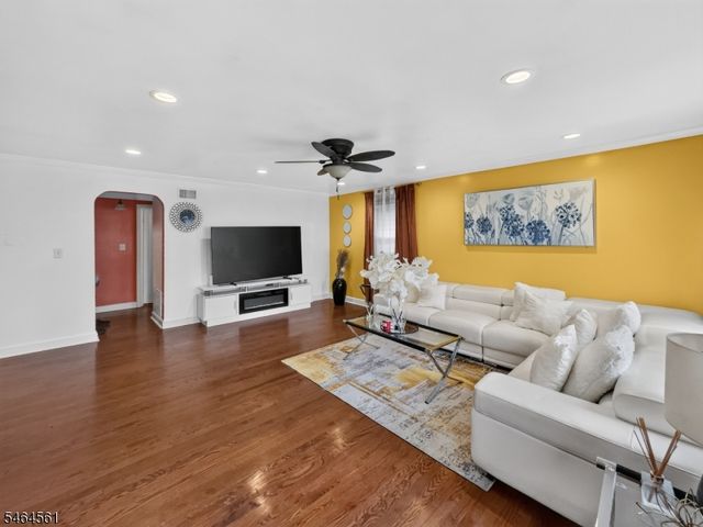 615 Lindegar St, Linden City, NJ 07036