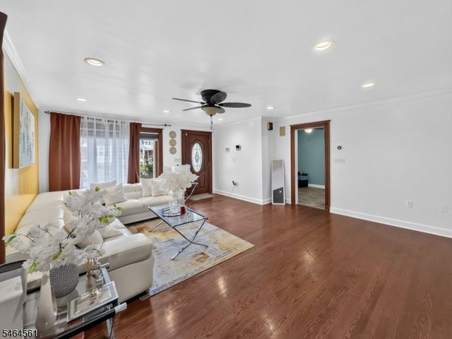 615 Lindegar St, Linden City, NJ 07036