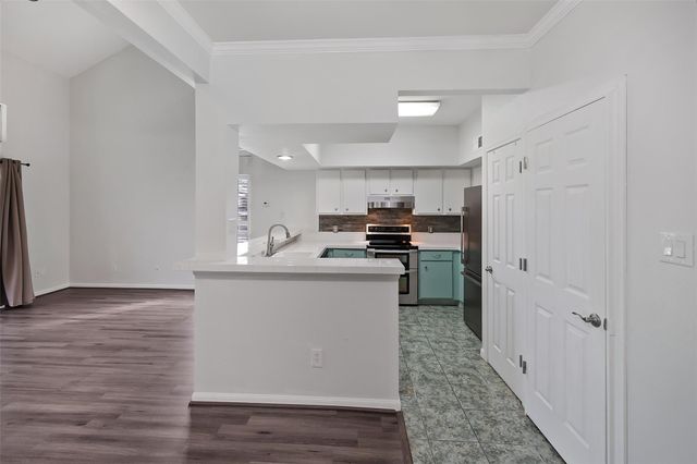 100 April Point Drive S, Conroe, TX 77356
